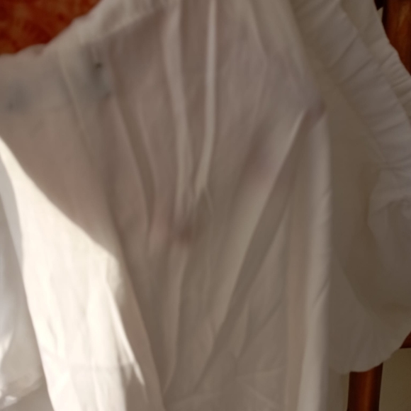 ✨FREE WITH PURCHASE✨ Off Shoulder White Top - Picture 11 of 11